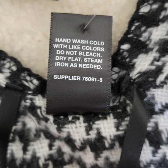 Mixit women’s Plaid blanket Wrap cape one size white gray black reversible - Picture 11 of 11